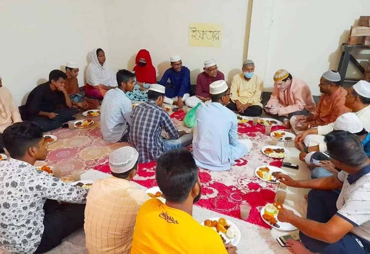 বেতাগীতে তৃতীয় লিঙ্গের ব্যক্তিদের নিয়ে ইফতার ও দোয়া