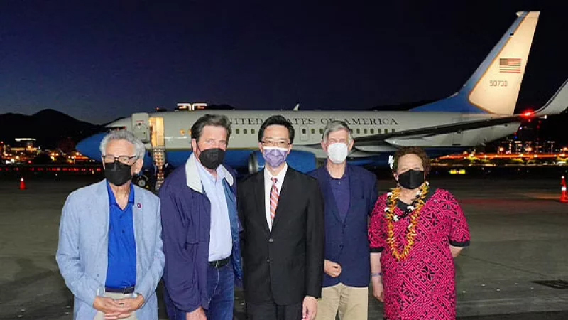 উত্তেজনায় ঘি ঢালতে তাইওয়ান সফরে আরেক মার্কিন সিনেটর