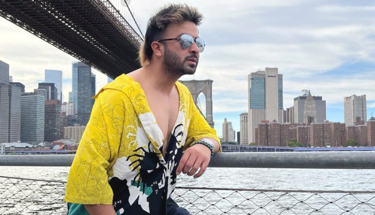 দেশে ফিরছেন শাকিব খান