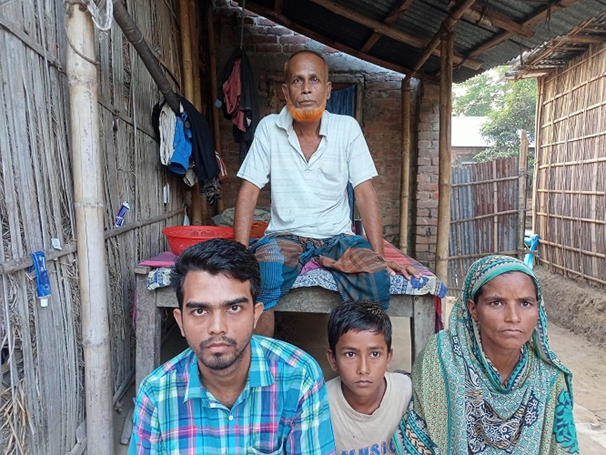 তিন বিশ্ববিদ্যালয়ে চান্স পেয়েও শেকলে বাঁধা কামরুজ্জামানের স্বপ্ন!