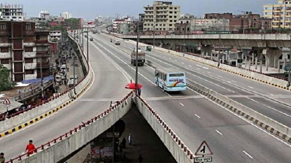 ফ্লাইওভারে গাড়ির চাকায় পিষ্ট হলেন কলেজ ছাত্রী