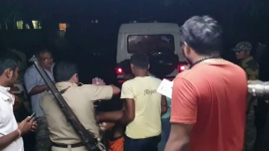 ভারতের পশ্চিমবঙ্গে ভ্যানে বিদ্যুৎস্পৃষ্টে নিহত ১০