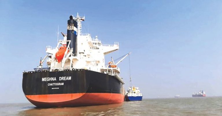সরকারি প্রতিষ্ঠানগুলো বিএসসির জাহাজে পণ্য পরিবহনের বাধ্যবাধকতা মানছে না