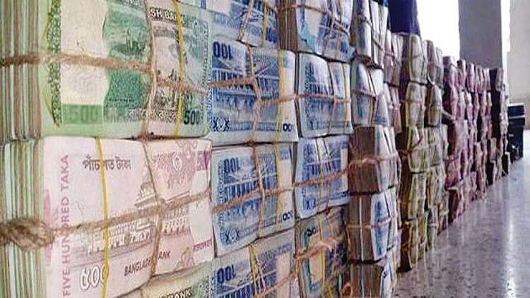 ডলার বিক্রি বাড়ায় কেন্দ্রীয় ব্যাংকে আটকে যাচ্ছে বিপুল পরিমাণ টাকা