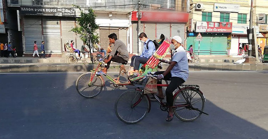 যাতায়াত খরচ বাঁচাতে বিকল্প হিসেবে অনেকেই বাইসাইকেলে ঝুঁকছে