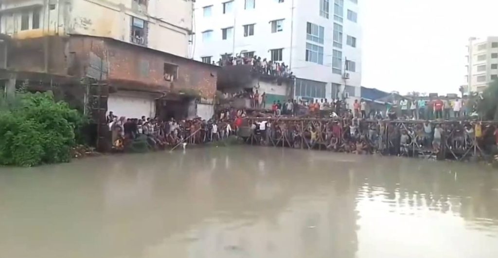 খালে লাফিয়ে পড়ে ২ জনের মৃত্যু