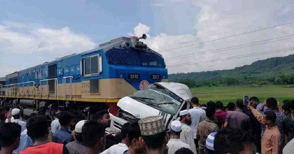 অরক্ষিত রেলক্রসিং রেল দুর্ঘটনার জন্য অধিকাংশ দায়ী