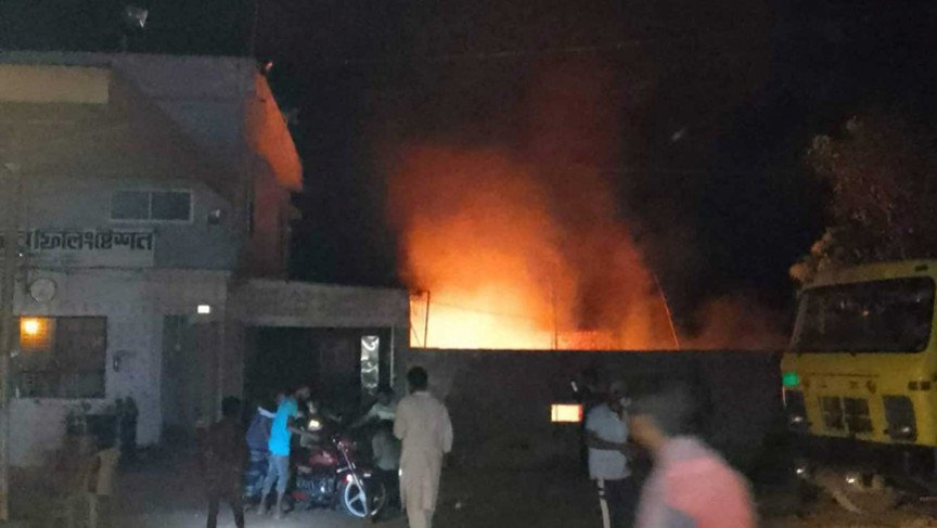 ফিলিং স্টেশনে আগুন, নিহত ২