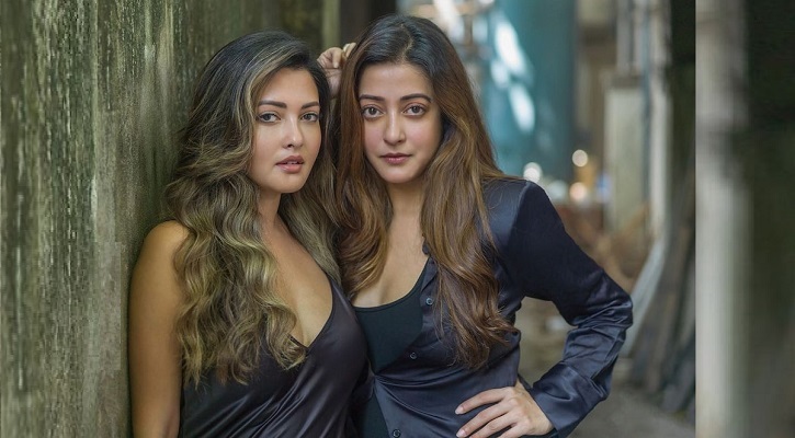 নজর কাড়লেন রাইমা-রিয়া