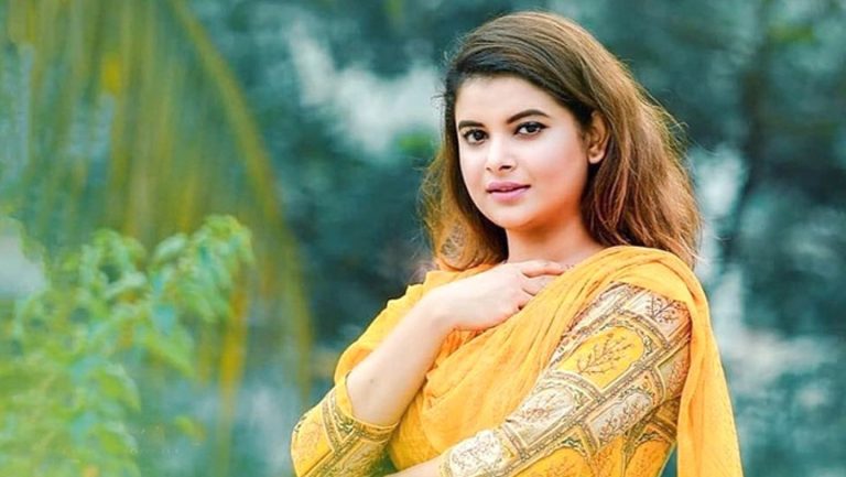 আমরা মেয়েরা আসলেই অনেক বোকা: শবনম ফারিয়া