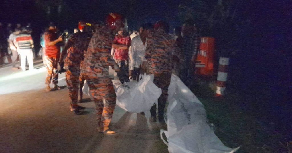 সড়কের ওপর পড়ে ছিল চাচা-ভাতিজার লাশ