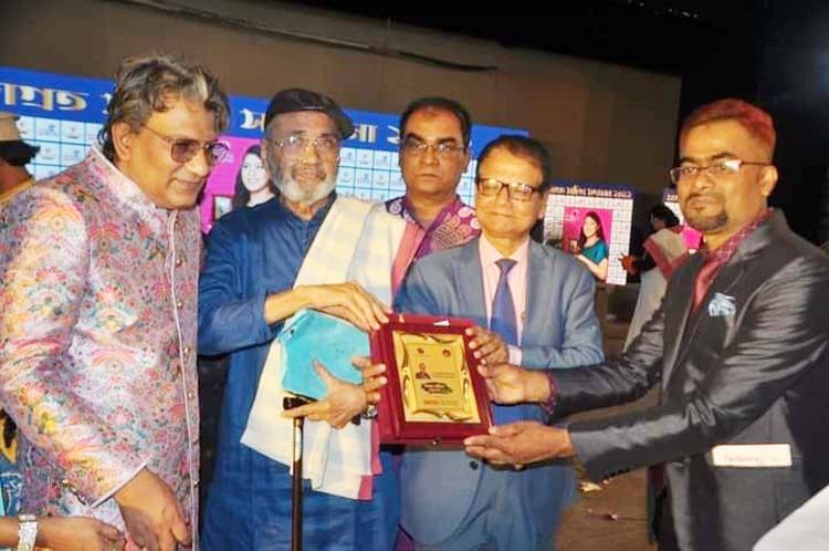 জাগ্রত সাহিত্য সম্মাণনা পেলেন বিশিষ্ট লেখক ও গবেষক ড. মোঃ আবু তাহের