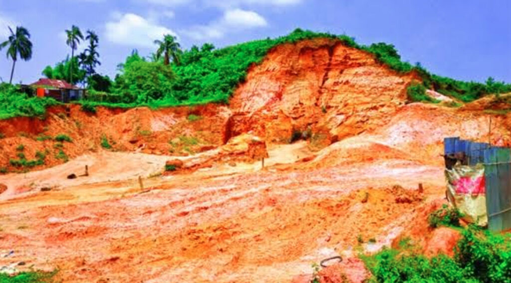 জৈন্তাপুরে পাহাড় ও টিলা কাটা চলছে নির্বিঘ্নে