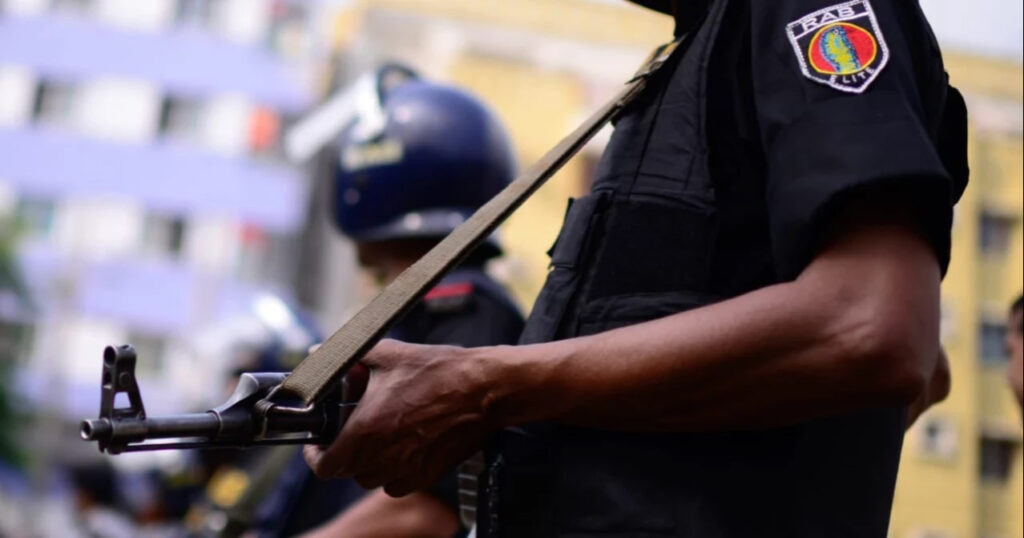 ঢাকায় এক রাতে ২৫ ছিনতাইকারী গ্রেপ্তার: র‌্যাব