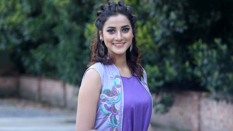নতুন মাইলফলক স্পর্শ করলেন নীল