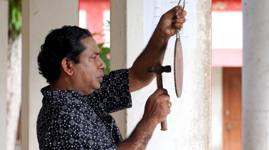 স্কুল দপ্তরি চরিত্রে মোশাররফ করিম