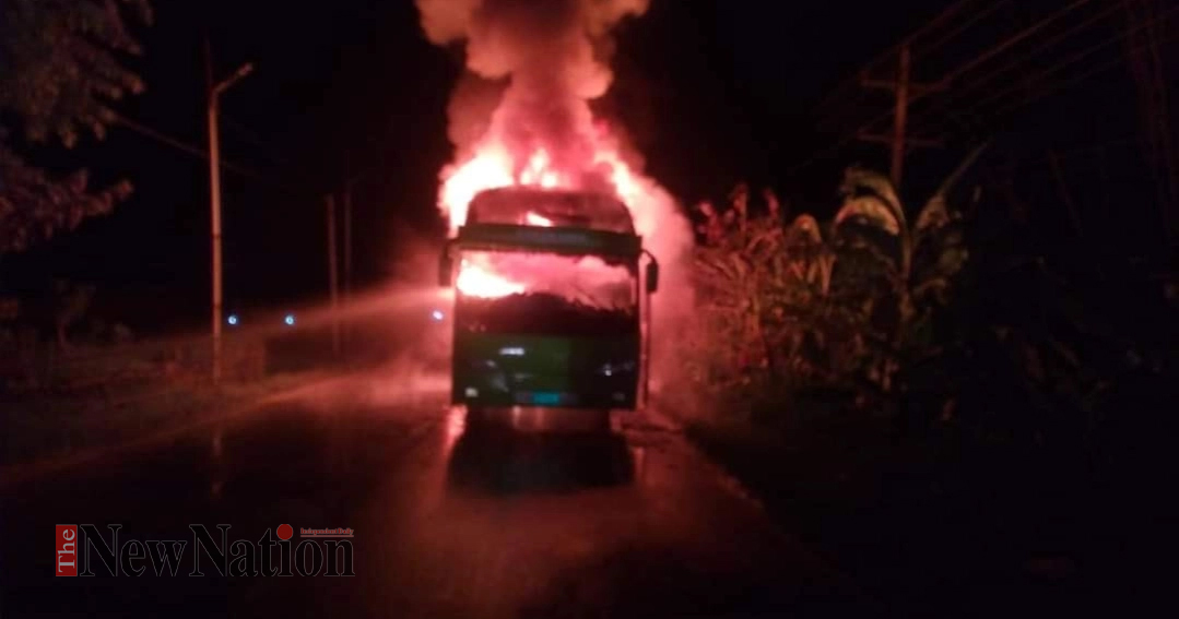 গ্রিন লাইন পরিবহনের বাসে আগুন