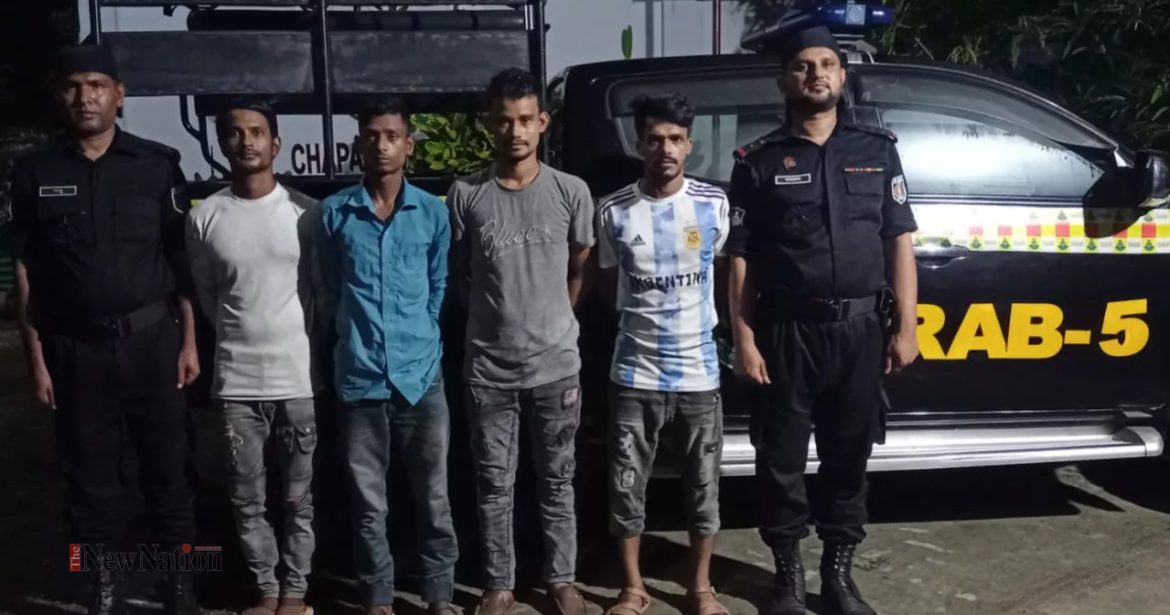 ইজিবাইক চোর চক্রের ৪ সদস্য গ্রেপ্তার: র‍্যাব