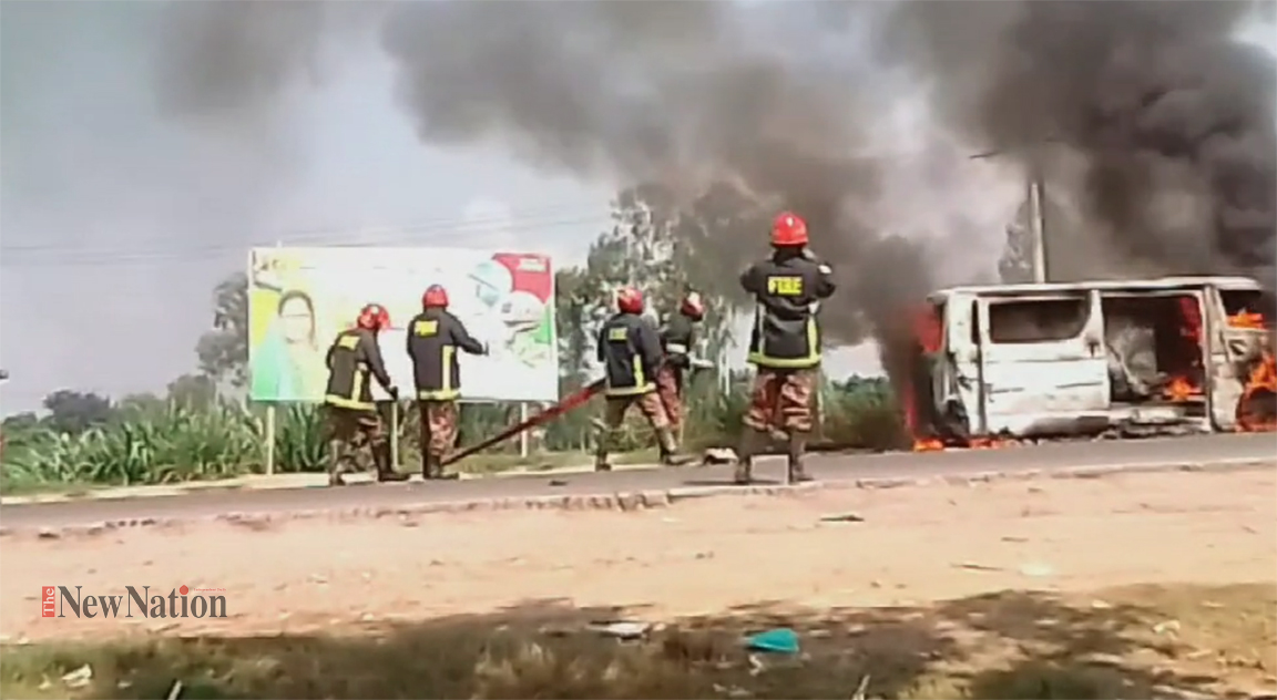 বিএনপির তারুণ্যের রোডমার্চ: নাটোরে মাইক্রোবাসে অগ্নিসংযোগ, ব্যক্তিগত গাড়ি ভাঙচুর