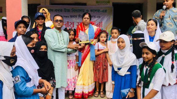 মৌলভীবাজারে সহকারী শিক্ষকের অবসরজনিত বিদায় সংবর্ধনা