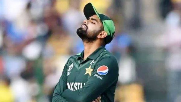 পাকিস্তানের নেতৃত্ব ছাড়লেন বাবর আজম