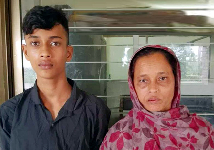 দাফনের ১৭ দিন পর বাড়ী ফিরে জানালো রবিউল-সে মরে নাই!!