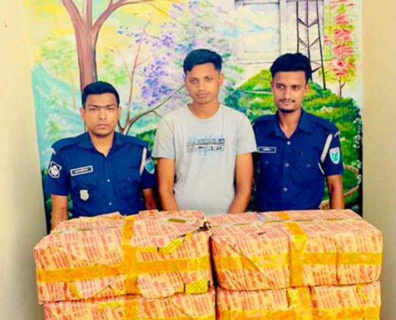 কুলাউড়ার সীমান্ত থেকে ভারতীয় বিড়িসহ গ্রেফতার-১