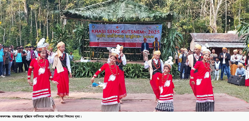 নাচে-গানে খাসিয়া জনগোষ্ঠীর বর্ষবিদায় অনুষ্ঠান ‘সেং কুটস্নেম’ উদযাপন