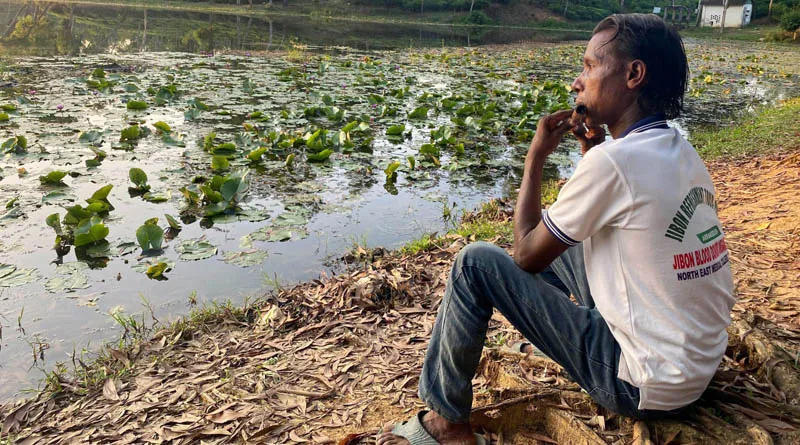 বাঁশিতে সুরের মূর্ছনা, শখের বসে শেখা বাঁশি কৃষ্ণের জীবন