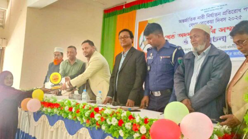 বড়লেখায় আর্ন্তজাতিক নারী নির্যাতন প্রতিরোধ পক্ষে ৫ অদম্য নারীকে সম্মাননা