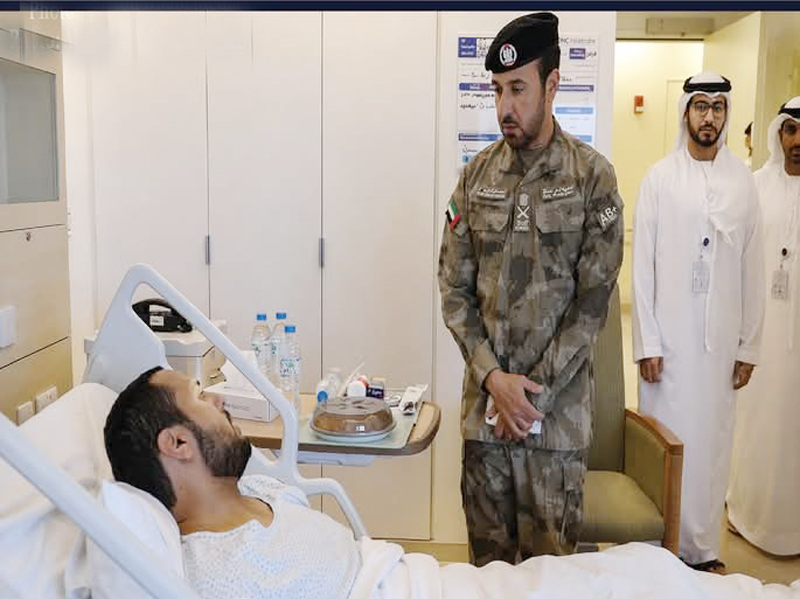 ইরানী হামলায় আহতদের দেখতে হাসপাতালে আবুধাবি পুলিশ প্রধান