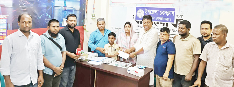 ছাত্রদল নেতা আজমল আলী শামীমের ৮ম মৃত্যুবার্ষিকীতে তাঁর ছেলেকে উপহার প্রদান