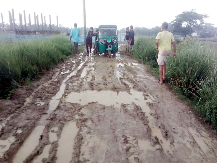 জুড়ীর শাহাপুর গ্রামের চারটি কাঁচা সড়কের বেহাল দশা, চরম ভোগান্তি