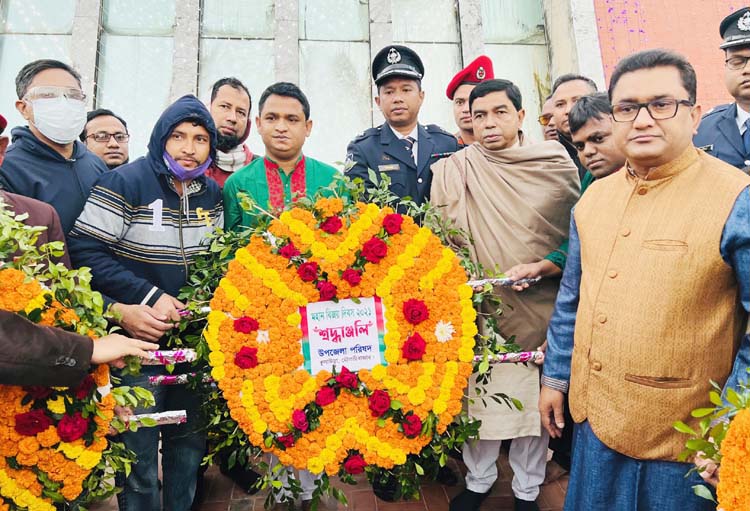 কুলাউড়ায় মহান বিজয় দিবসের সকালে স্মৃতিসৌধে শ্রদ্ধার্ঘের কিছু চিত্র