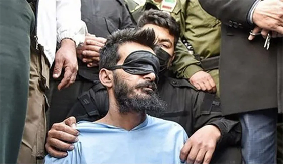 ২ বছরের মধ্যে প্রথম প্রকাশ্যে মৃত্যুদন্ড কার্যকর করল ইরান