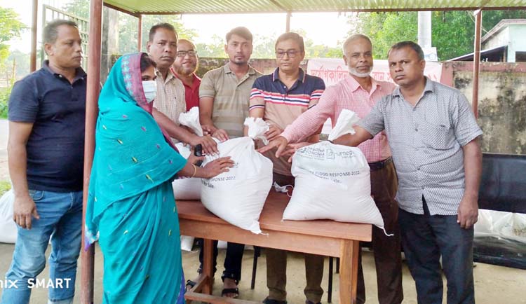 কাদিপুরে খ্রীষ্টিয়ান কৈননীয়া মিশন হেলথ প্রজেক্টের ত্রাণ সামগ্রী বিতরণ