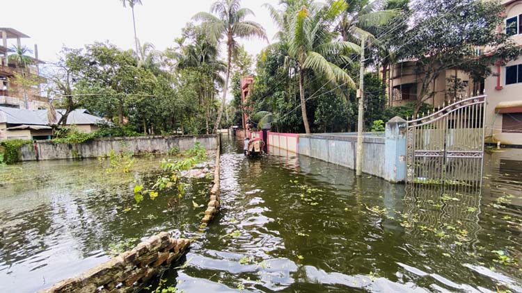 কুলাউড়া পৌরসভায় বন্যায় দীর্ঘ জলাবদ্ধতা, চরম দুর্ভোগে ১০ সহস্রাধিক মানুষ