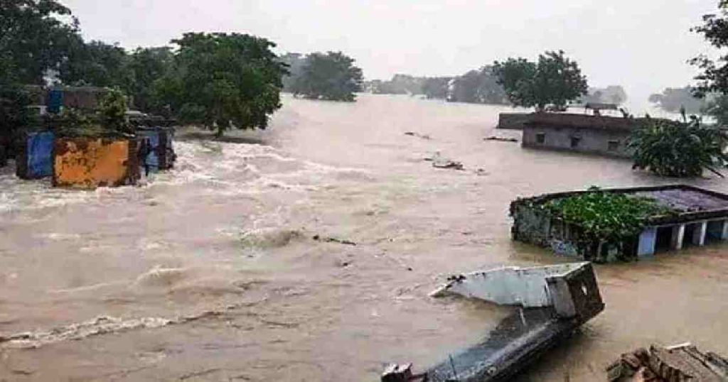 মৌসুমী বৃষ্টির ঘনঘটাতে দীর্ঘায়িতের শঙ্কায় বন্যা