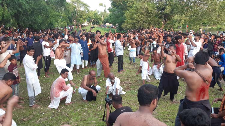 ‘হায় হোসেন হায় হোসেন’ ধ্বনিতে প্রকম্পিত কুলাউড়ার পৃথিমপাশার ইমামবাড়া