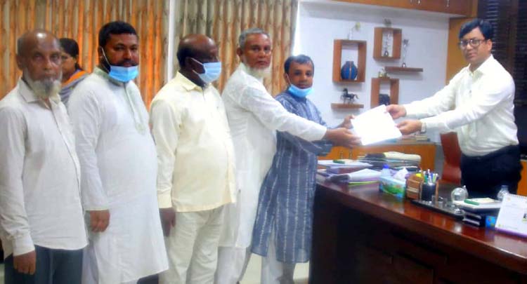 লালাবাজারের চিহ্নিত সন্ত্রাসীদের বিরুদ্ধে ব্যবস্থা গ্রহণের দাবীতে জেলা প্রশাসক বরাবরে স্মারকলিপি পেশ