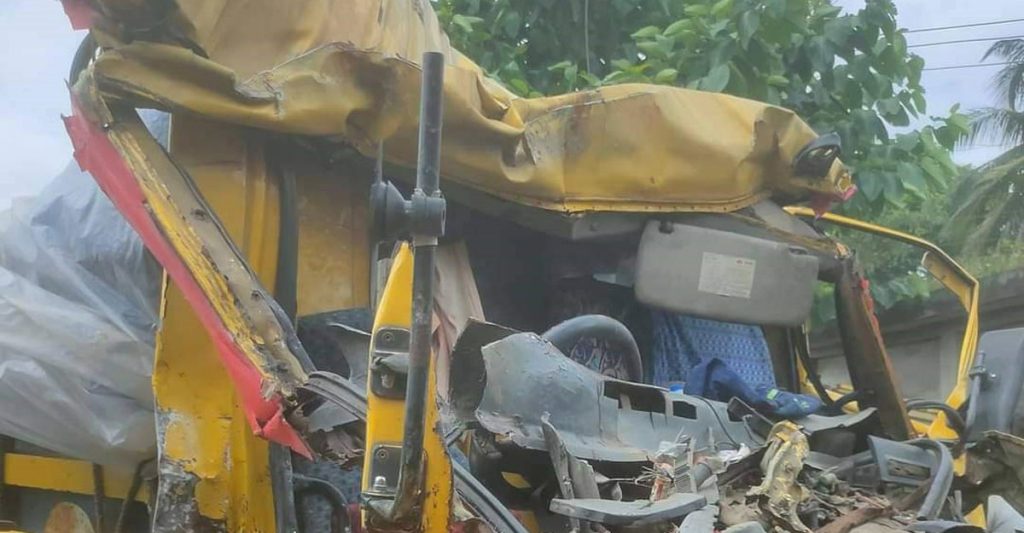 সীতাকুণ্ডে লরির সঙ্গে পিকআপের সংঘর্ষে নিহত ১