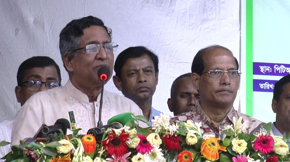 সারের দাম বেশি নিলে বিন্দুমাত্র ছাড় দেয়া হবে না: কৃষিমন্ত্রী