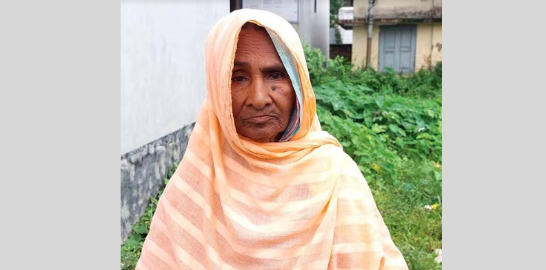 জমি দখলে নিয়ে বৃদ্ধা মাকে বাড়ি থেকে তাড়িয়ে দিলেন ছেলেরা