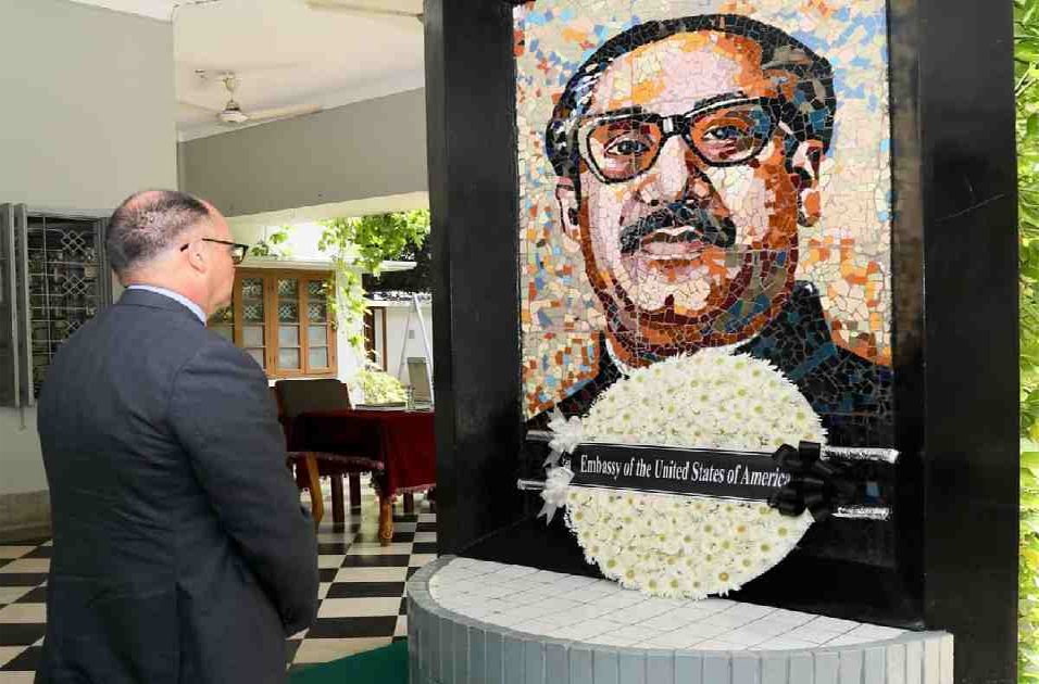 বঙ্গবন্ধুর প্রতি মার্কিন দূতাবাসের শ্রদ্ধা