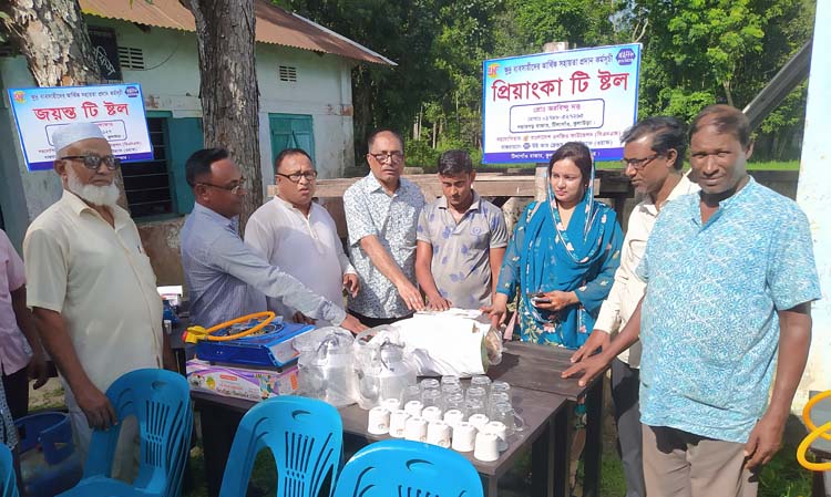 টিলাগাওয়ে ওয়াফের উদ্যোগে  ক্ষুদ্র চা ব্যবসায়ীদের মাঝে বিনামূল্য চা ষ্টল উপরকণ বিতরণ
