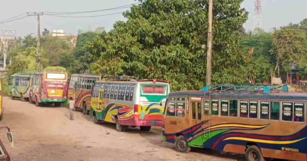 অনির্দিষ্টকালের বাস ধর্মঘট, ভোগান্তিতে যাত্রীরা