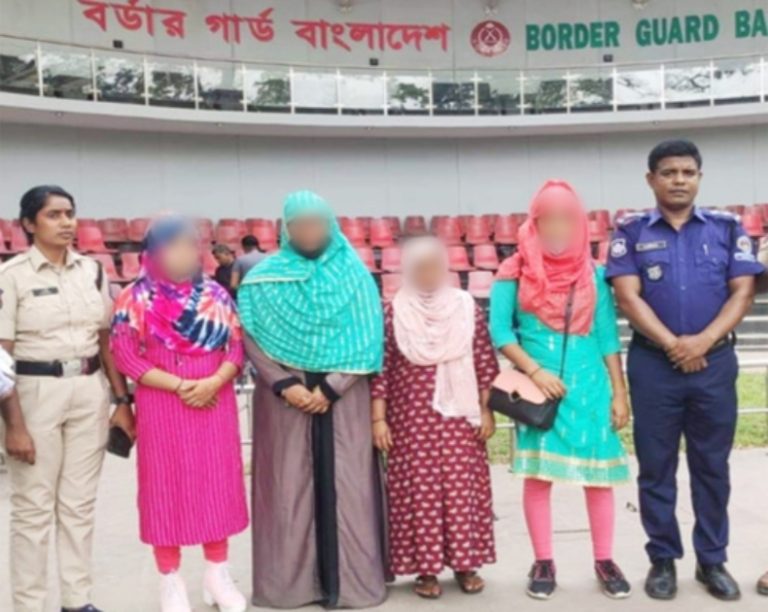 ভারতে ৩ বছর কারাভোগের পর দেশে ফিরলেন ৪ নারী