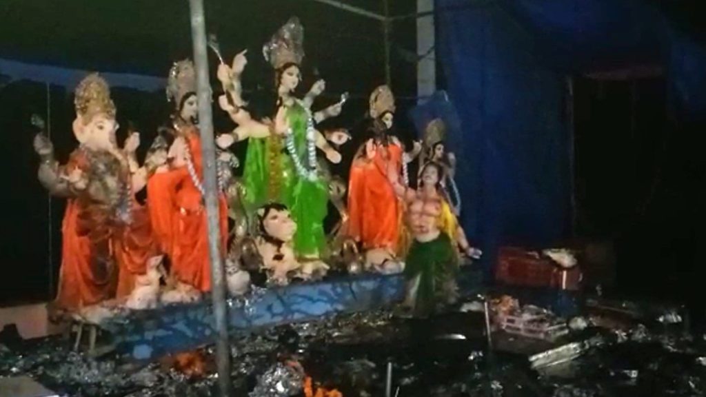 দুর্গাপূজার মন্ডপে আগুনে নিহত ৫