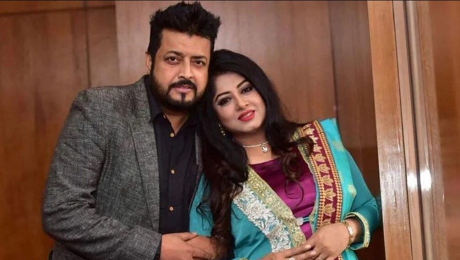 দুবাই শহরে মৌসুমী-ওমর সানী দম্পতি