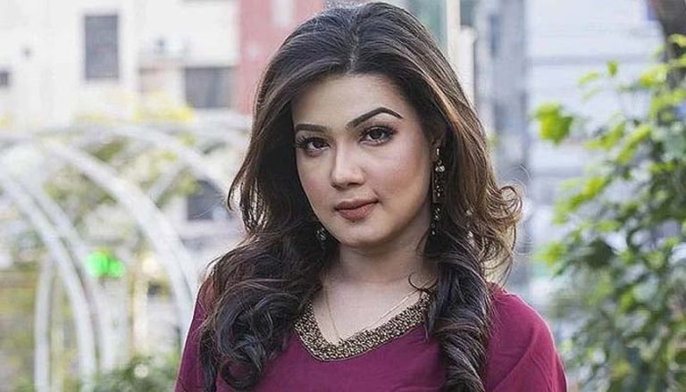 জন্মদিনে স্বামীর উপহার পেয়ে আপ্লুত মাহি